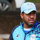 Javier Carvajal dirige una sesión de entrenamiento con el primer equipo del Manta FC durante su etapa como director técnico del club.