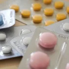 Referencial. Operativo en Guayaquil decomisó 500 medicinas públicas; investigan quién las desvió.