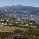 El volcán Ilaló ha perdido cobertura vegetal por construcciones y expansión urbana, mientras una ordenanza busca fortalecer su protección ambiental integral.