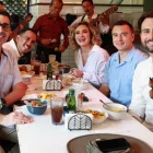 El presidente Daniel Noboa con los precandidatos de ADN, Andrés Guschmer, Francisco Cevallos, Cynthia Viteri y Niels Olsen.