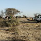 Integrantes la Policía de Perú operan en la zona donde una avioneta que sobrevolaba sobre las Líneas de Nazca se estrelló y dejó 13 personas fallecidas.