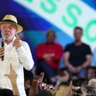 El presidente de Brasil, Luiz Inácio Lula da Silva, reacciona en la convención nacional del Partido de los Trabajadores de Brasil (PT) , en Sao Paulo (Brasil).