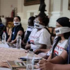 Delegados del CDH y de comité de familiares de personas desaparecidas se colocaron vendas en la boca con la frase “No a la Impunidad” tras la ausencia del Ministerio de Defensa en la mesa de diálogo institucional.
