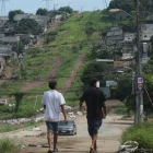 En el noroeste de Guayaquil, las bandas criminales reclutan a jóvenes del mismo barrio.