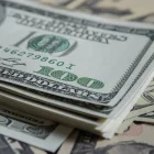 La reducción del riesgo país modificó las condiciones de financiamiento del Ecuador y generó un comportamiento inusual entre la deuda interna y la externa.