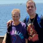 Perez Hilton, junto a su madre Teresita Lavandeira, conocida también como Momma Perez