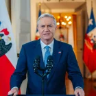 El mandatario José Antonio Kast, hablando en cadena nacional, en el palacio de La Moneda, en Santiago (Chile).