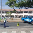 Personal de la Agencia de Tránsito y Movilidad (ATM) cerró un tramo de la avenida Domingo Comín para el procedimiento policial, la tarde de este jueves 6 de agosto.