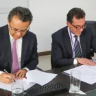 Representantes del Banco Mundial firman acuerdo de donación.