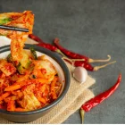 Al igual que otros alimentos fermentados, el kimchi tiene probióticos, bacterias beneficiosas para la salud.