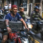 Personas movilizándose en motocicletas por la favela Rocinha en Río de Janeiro, el 31 de julio de 2026 (Brasil).