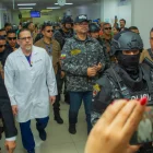 El ministro de Salud, Juan Carlos Aveiga, y el de Interior, John Reimberg, participan de operativos conjuntos contra la corrupción hospitalaria.