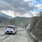 Deslizamientos y daños en la calzada obligan a circular con precaución en varios corredores viales de Ecuador.