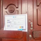 En algunas de las edificaciones patrimoniales de Guayaquil se colocaron las notificaciones para los propietarios.