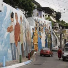 El mural en honor a los trabajadores de la primera línea de emergencia durante la pandemia de covid-19 está en la calle Víctor Emilio Estrada, en el cerro del Carmen.