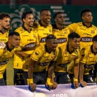 Jugadores de Barcelona previo al partido contra Liga de Portoviejo.