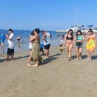 Las playas de Santa Elena se coparon de turistas desde muy temprano de este domingo en el segundo día del feriado