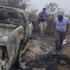 En la zona donde fueron hallados los cuerpos también habían camionetas incineradas.