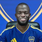 Enner Valencia luce la camiseta de Boca Juniors durante su nueva etapa en el fútbol argentino.