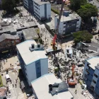 Fotografía aérea que muestra los escombros de un edificio tras el terremoto de magnitud 7,4 que sacudió la mayor parte de Colombia
