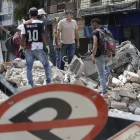 Las labores de rescate continúan en las zonas más afectadas por el terremoto, mientras aumenta el número de víctimas.