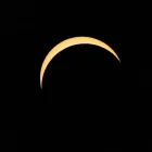 La Luna pasa frente al Sol durante un eclipse solar parcial sobre Greenwich Park, en Londres (Reino Unido), el 12 de agosto de 2026.