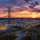 En Estados Unidos, además, otra tendencia amenaza con encarecer la electricidad y debilitar la rendición de cuentas: la rápida consolidación de las empresas eléctricas y el creciente interés del capital financiero.