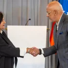 Expresidenta de la Asamblea Nacional de Venezuela (2015), Dinorah Figuera, y el presidente del Parlamento, Jorge Rodríguez, en la última sesión de la mesa de diálogo este miércoles, en Caracas (Venezuela).