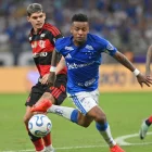 Keny Arroyo (c) fue uno de los más destacados en Cruzeiro ante Flamengo, por Copa Libertadores.