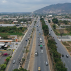 Moradores de Vía a la Costa piden mayor control del tránsito y planificación ante el crecimiento urbano y comercial de la zona.