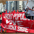 Foto trabajada con IA con la bandera de Unidad Popular y la foto de Pabel Muñoz, de la RC.