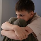 Para muchos niños, el silencio puede ayudar a continuar con la vida diaria
