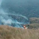 El incendio forestal en el cerro Mama Cotacachi fue extinguido tras seis días de labores y un operativo conjunto de emergencia.