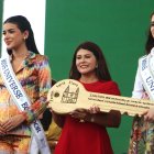 Dalia Bucaram y Fatima Bosch recibieron las llaves de la ciudad de Santa Elena en honor por su vista a los actos festivos del descubrimiento peninsular