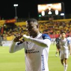 Yerslin Quiñónez hizo el gol de Liga de Quito ante Aucas.