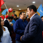 Alexandro Tonello (derecha) en compañía de Geovanny Atarihuana de Unidad Popular.