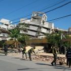 Edificio colapsado en La Guaira, Venezuela, tras dos sismos reportados en el Caribe.
