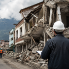 El cumplimiento de las normas de construcción es clave para reducir los riesgos ante terremotos en Ecuador.