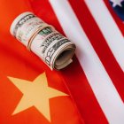 Es engañoso decir que EE.UU. decidió abrir el comercio con China mediante una decisión puntual en 2000-2001. Washington había renovado anualmente el estatus comercial de China desde 1980.