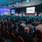 La 40ª edición de la conferencia IDEC, impulsada por la DEA, se celebra a puertas cerradas en un hotel de Buenos Aires.