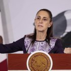 La presidenta de México, Claudia Sheinbaum, habla durante una rueda de prensa este miércoles, en Palacio Nacional de la Ciudad de México (México).