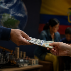 Las remesas enviadas por los ecuatorianos en el exterior se han convertido en un soporte clave para la economía nacional y los hogares.