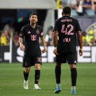 Lionel Messi (i) of Inter Miami en el partido de Inter Miami ante Philadelphia Union. Anotó el 2-1.