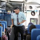 Referencial. Los usuarios pueden denunciar cobros indebidos en los pasajes hacia el Valle de Los Chillos.