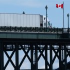 Un camión cruza el puente Peace Bridge desde Buffalo, Nueva York, hacia Canadá, en Fort Erie, Ontario, el 18 de agosto de 2026.
