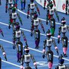 Miles de robts humanoides cumplieron con el desfile protocolario de unos Juegos que por segunda edición tuvo un crecimiento de participantes del 60 por ciento.
