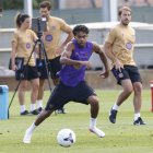 El delantero del FC Barcelona Lamile Yamal durante el entrenamiento del primer equipo en las instalaciones de Sant Joan Despí previo al partido de segunda jornada de LaLiga EA Sports contra el Elche CF.