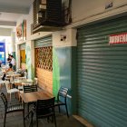 Locales vacíos con letreros de alquiler marcan el panorama comercial actual de la icónica calle Panamá en Guayaquil.