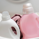 Amplia oferta de detergentes hay en tiendas y supermercados de Ecuador, donde predominan los aromas floral y de limón.