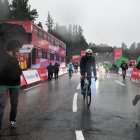 Ciclistas no pudieron continuar en la tercera etapa de La Vuelta a España por la caída de granizo.
